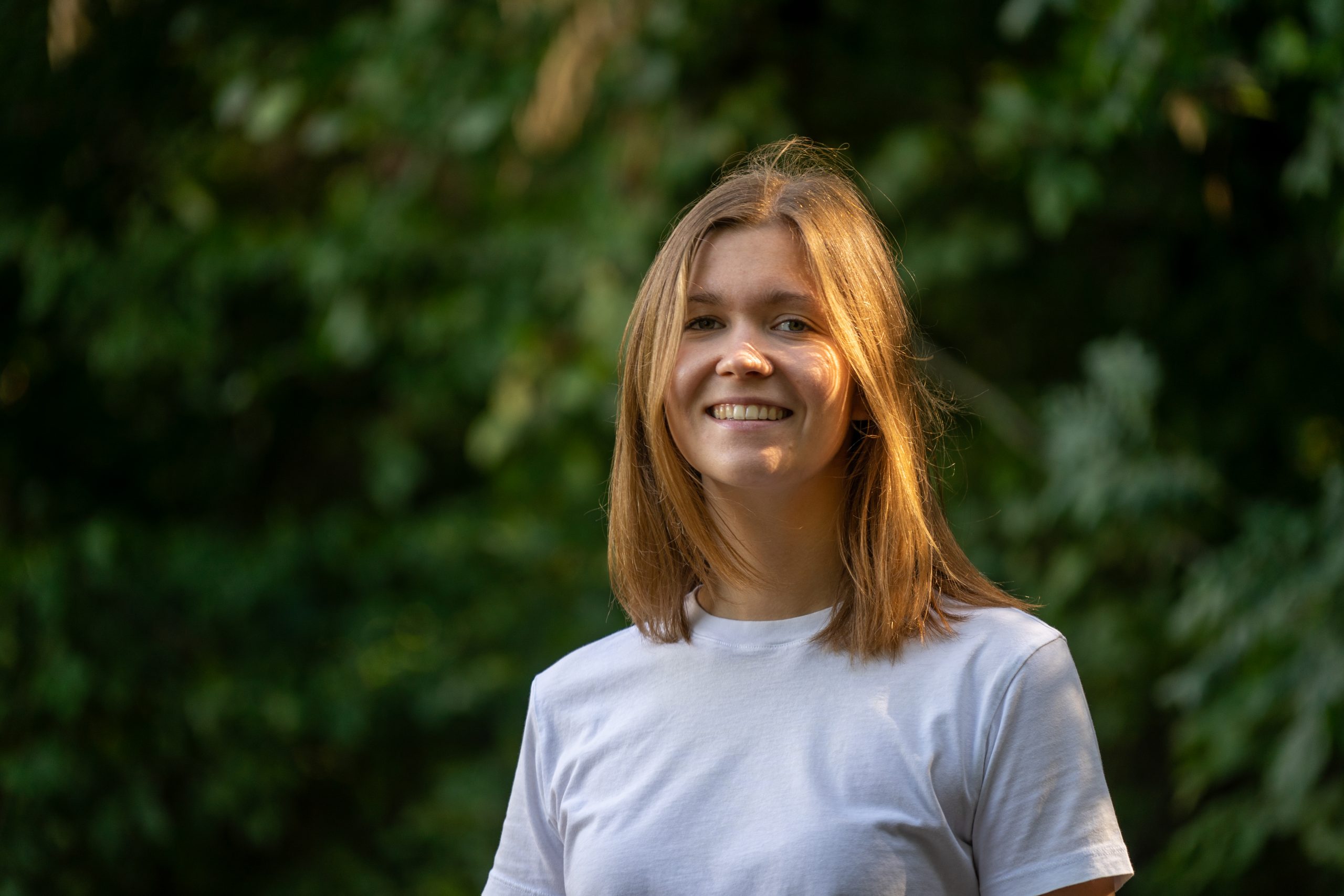 Alina Mette vor grünem Hintergrund